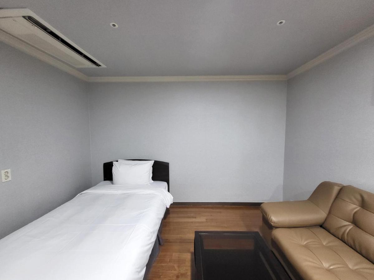 Ramada Hotel And Suites Seoul Namdaemun Exterior photo