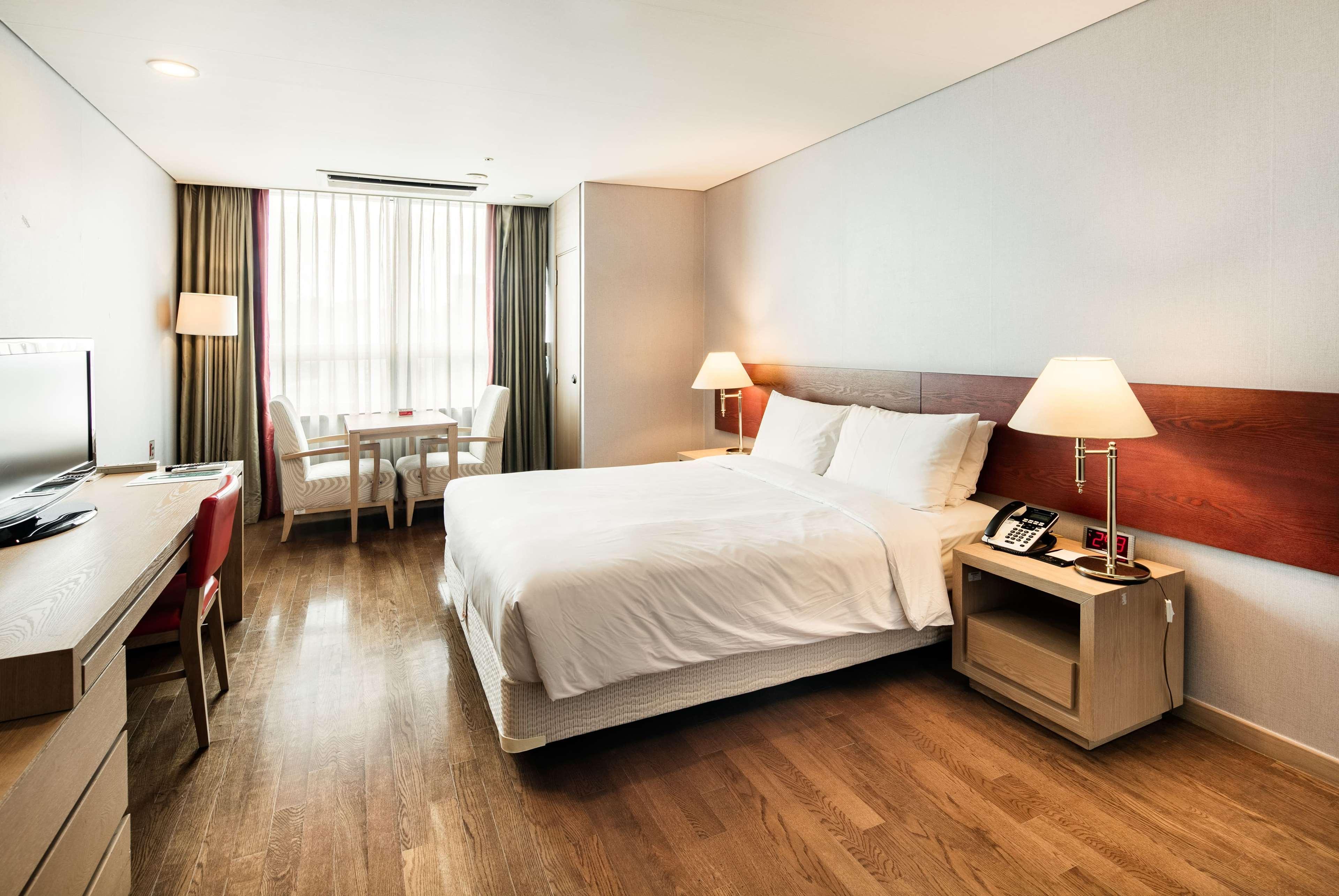 Ramada Hotel And Suites Seoul Namdaemun Exterior photo