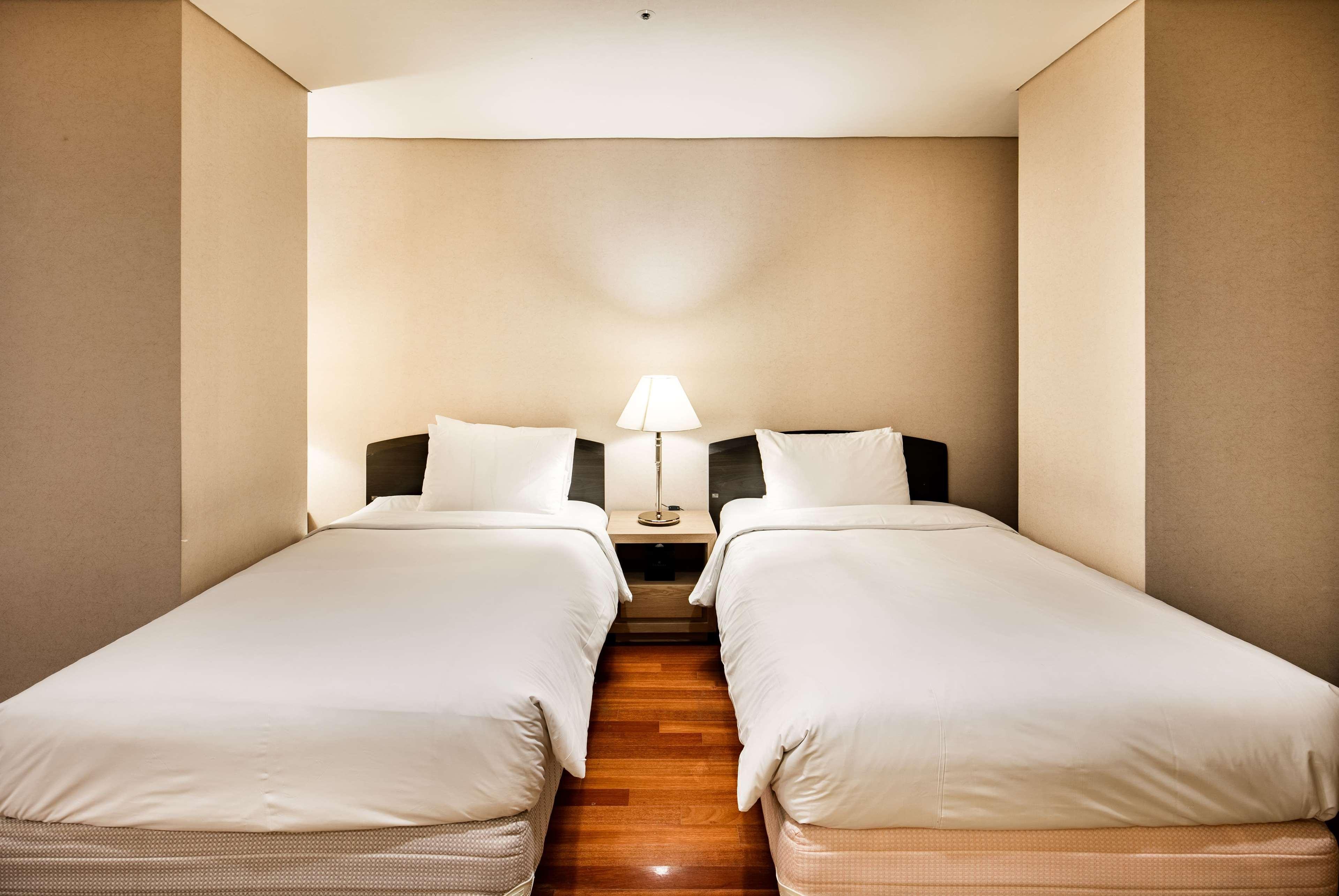 Ramada Hotel And Suites Seoul Namdaemun Exterior photo