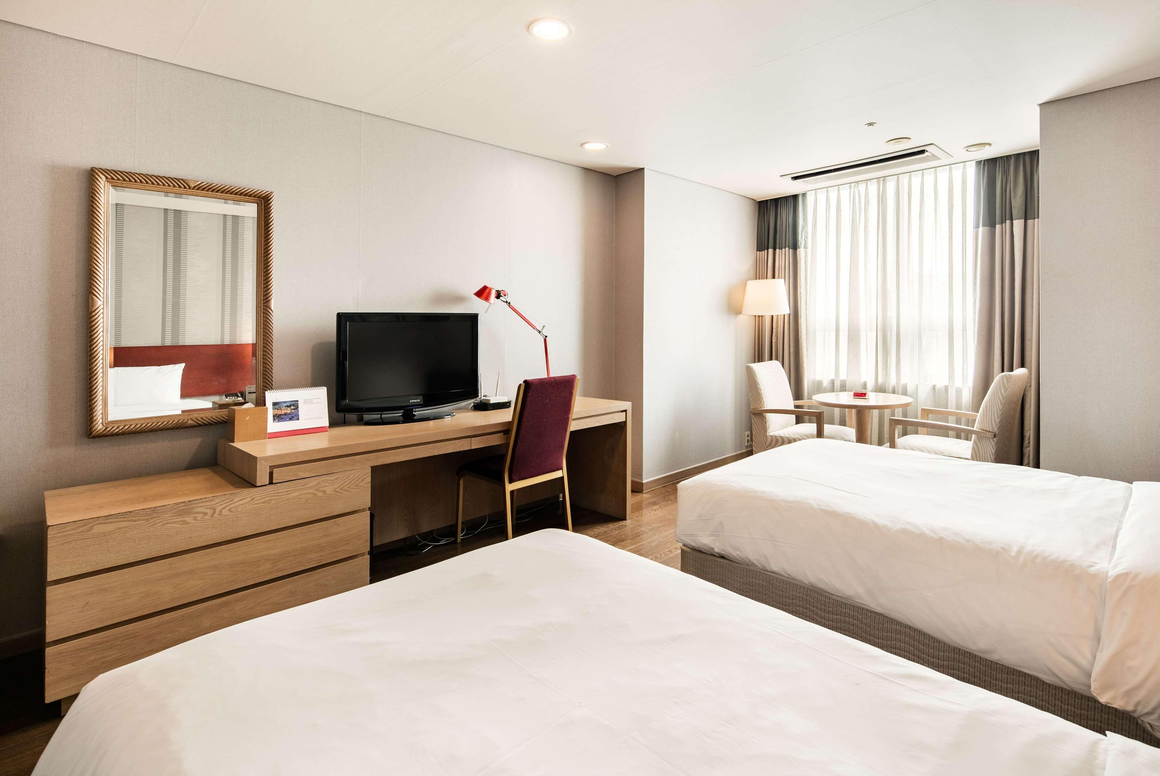 Ramada Hotel And Suites Seoul Namdaemun Exterior photo