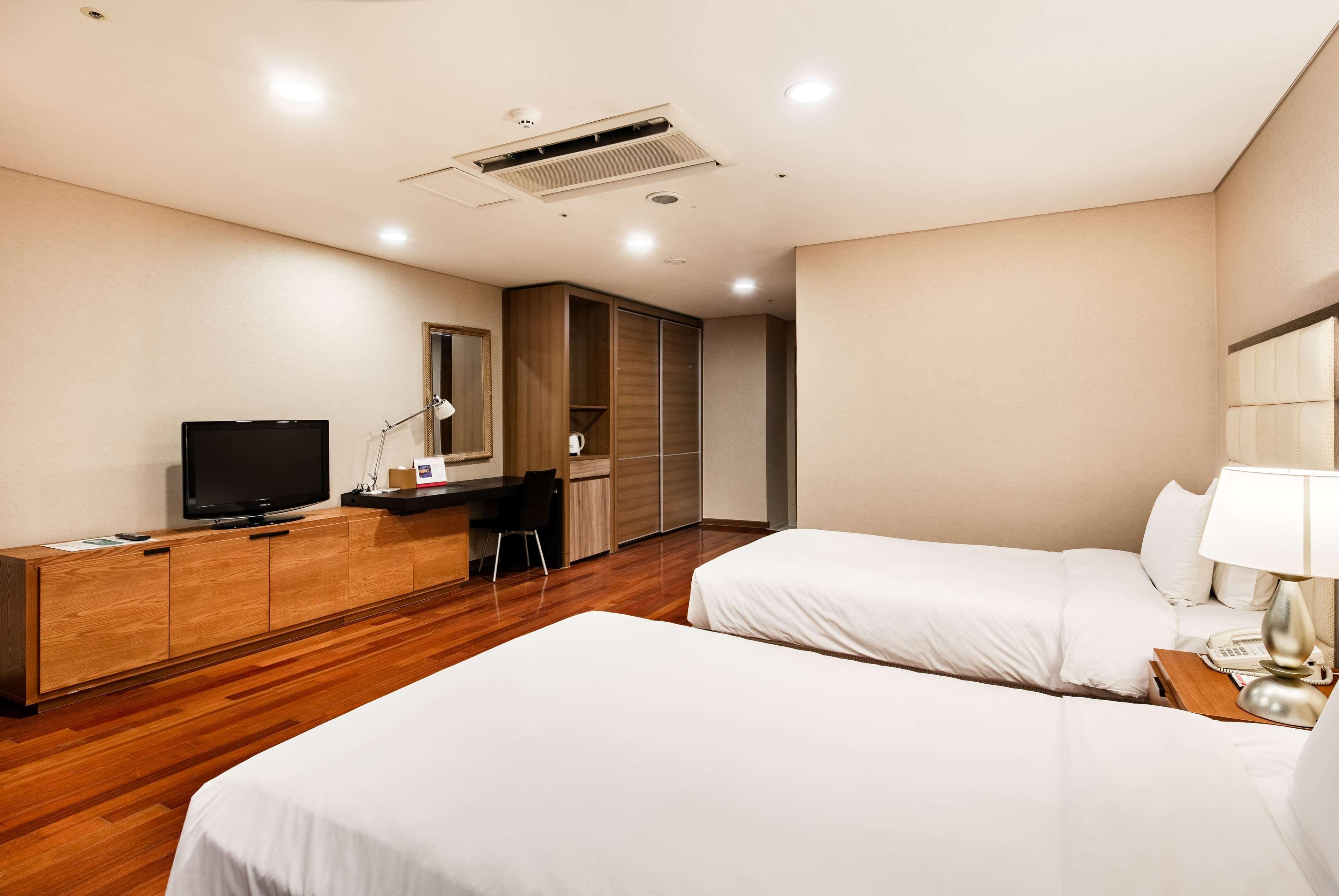 Ramada Hotel And Suites Seoul Namdaemun Exterior photo