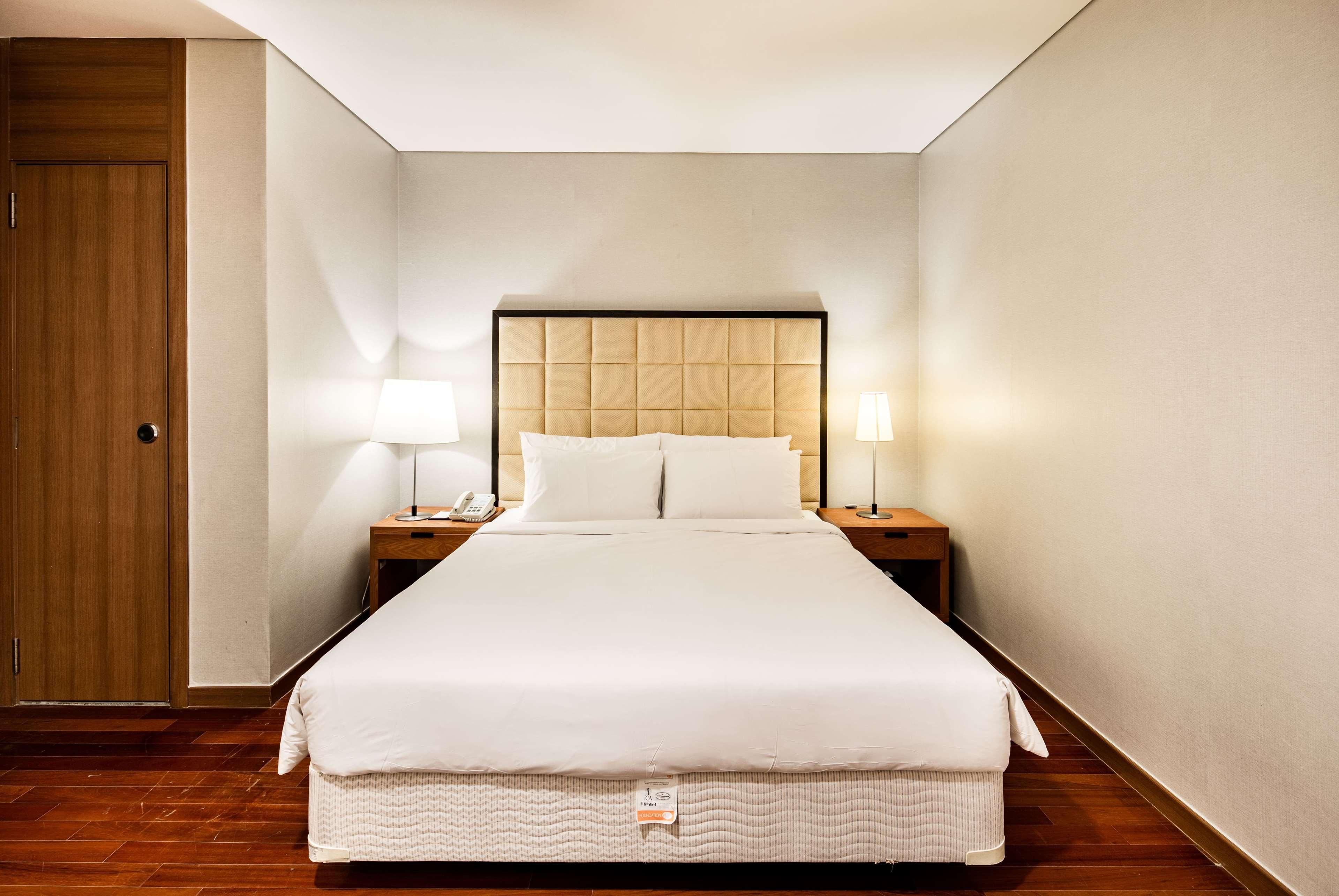 Ramada Hotel And Suites Seoul Namdaemun Exterior photo