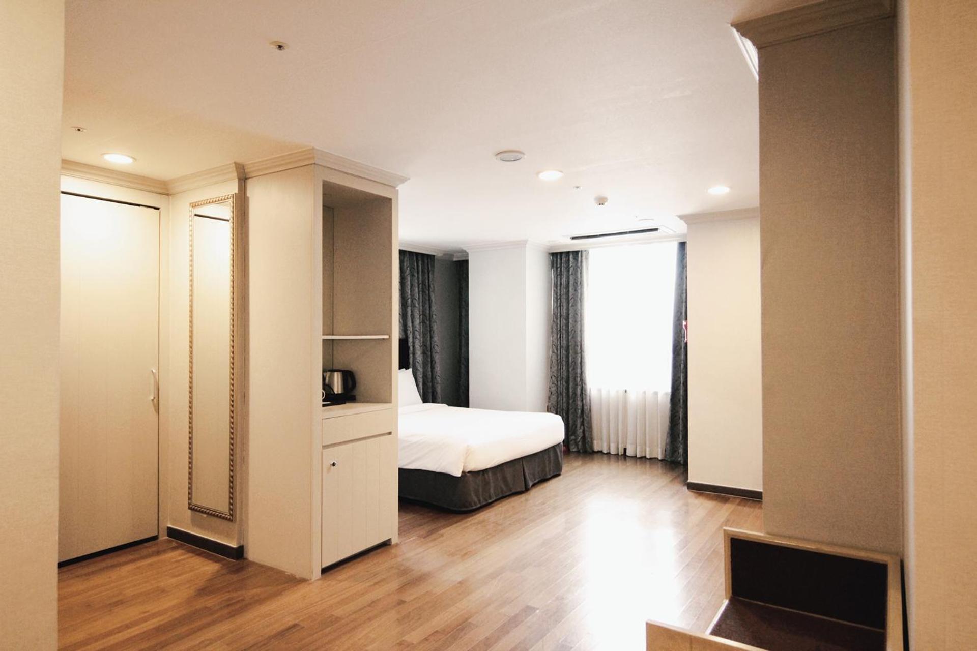Ramada Hotel And Suites Seoul Namdaemun Exterior photo